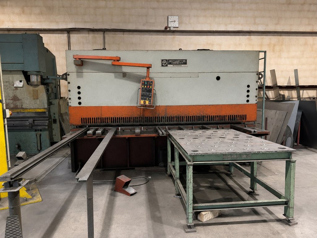 Hydraulické nůžky CNTA 3150/16 ve výrobním areálu ŠMAHEL